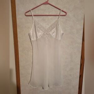 Jones New York White Lace Chemise
